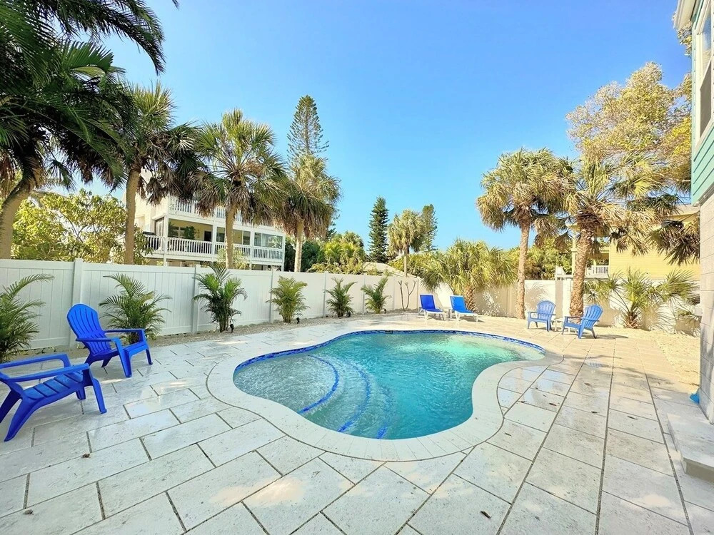Coquina Cottage 2 Bedroom Cottage by RedAwning