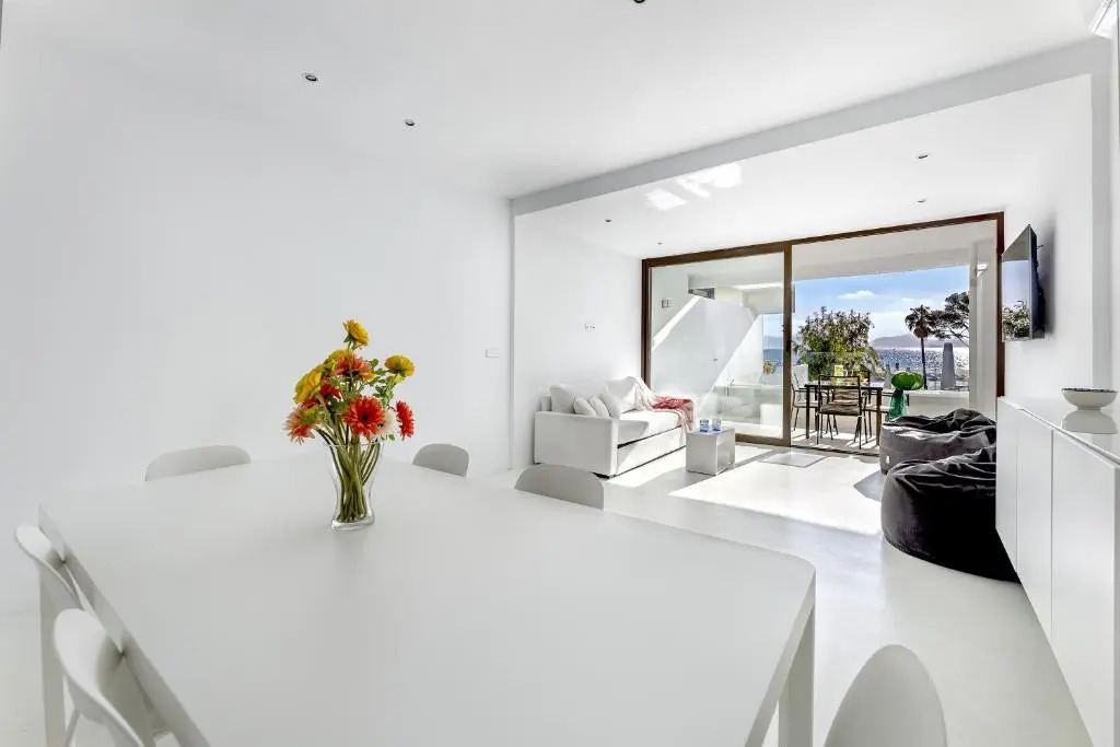 Beachfront apartment in Alcudia beach CB 3