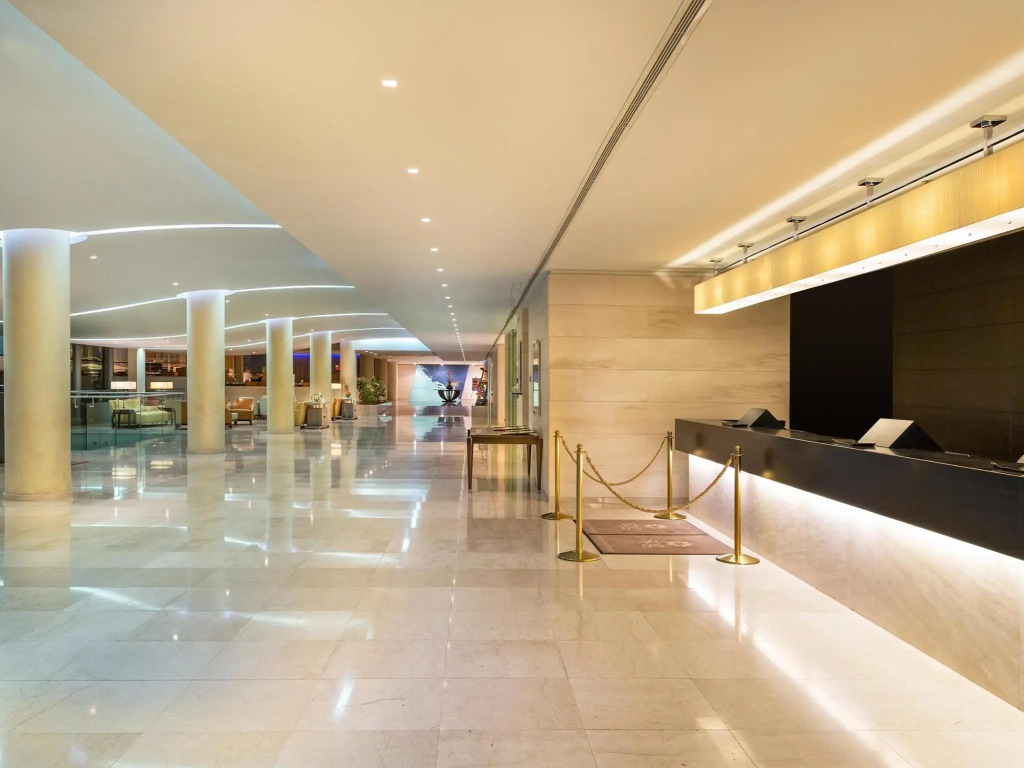 Le Meridien Lav Split