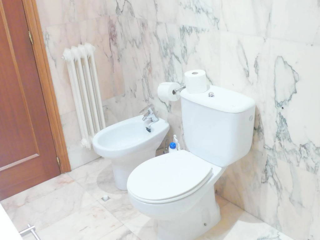 Apartamento luminoso, funcional y amplio en zona hospitalaria