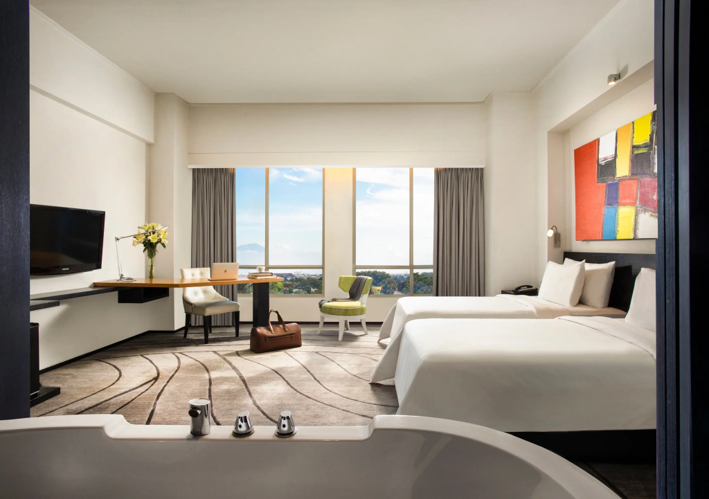 ARTOTEL TS Suites Surabaya