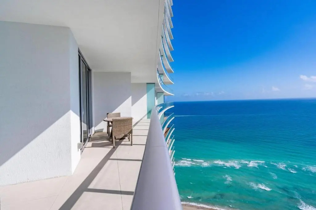 Ocean front 2 bedroom Hollywood Beach Resort 29th floor