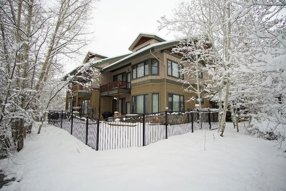 Snowflake 4 Bedroom Home