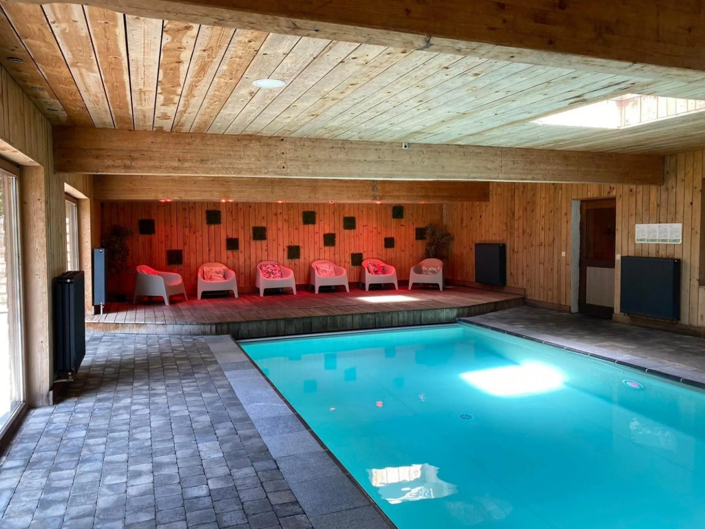 Former Hotel with Swimming Pool, Hot Tub, Sauna for Family Groups