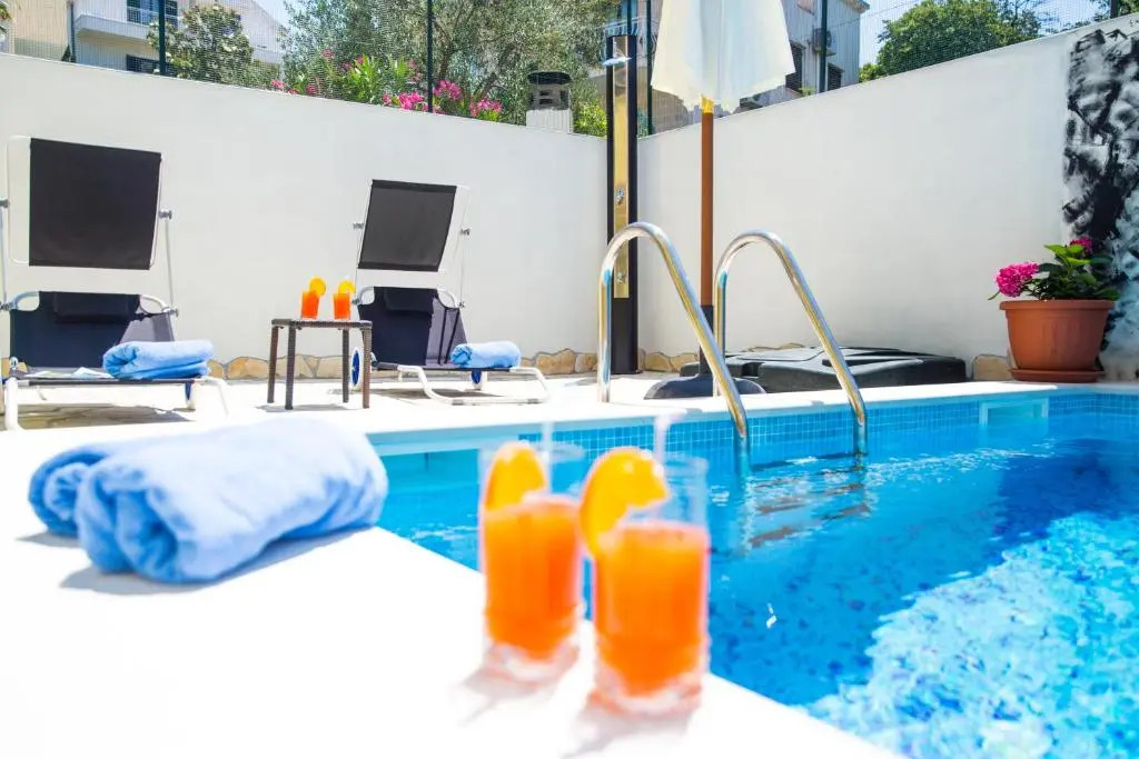 Sunrise Apartments 3
