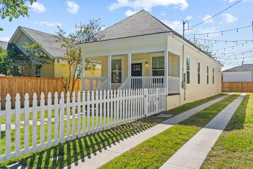 The Shotgun House on 10th - Close to Everything