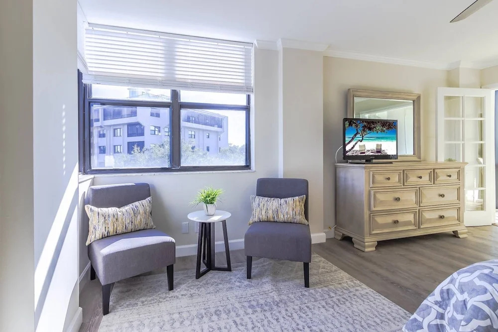 Harbor Towers 4th Fl Pool & Bay Views End Unit