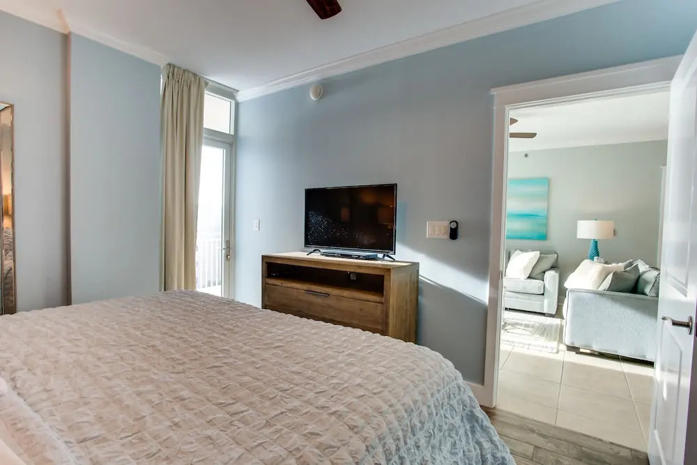 Waterscape A606 - 2 Br condo by RedAwning