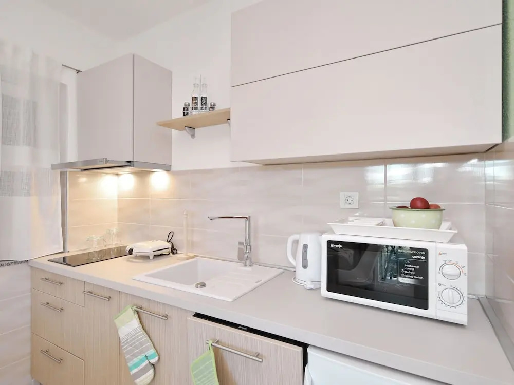 Splendid Villa Apartment Directly on the Beach, Whirlpool and Sauna, Nice Tavern