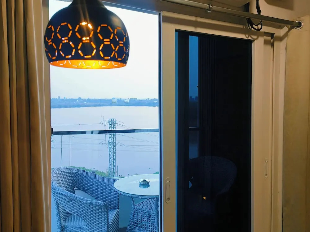 Hotel Lake View Airport zone