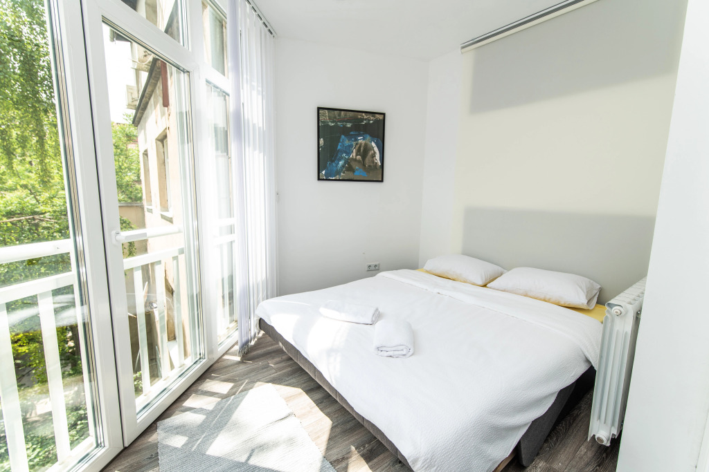 150sqm Apartment with 4 units! GREAT FOR GROUPS