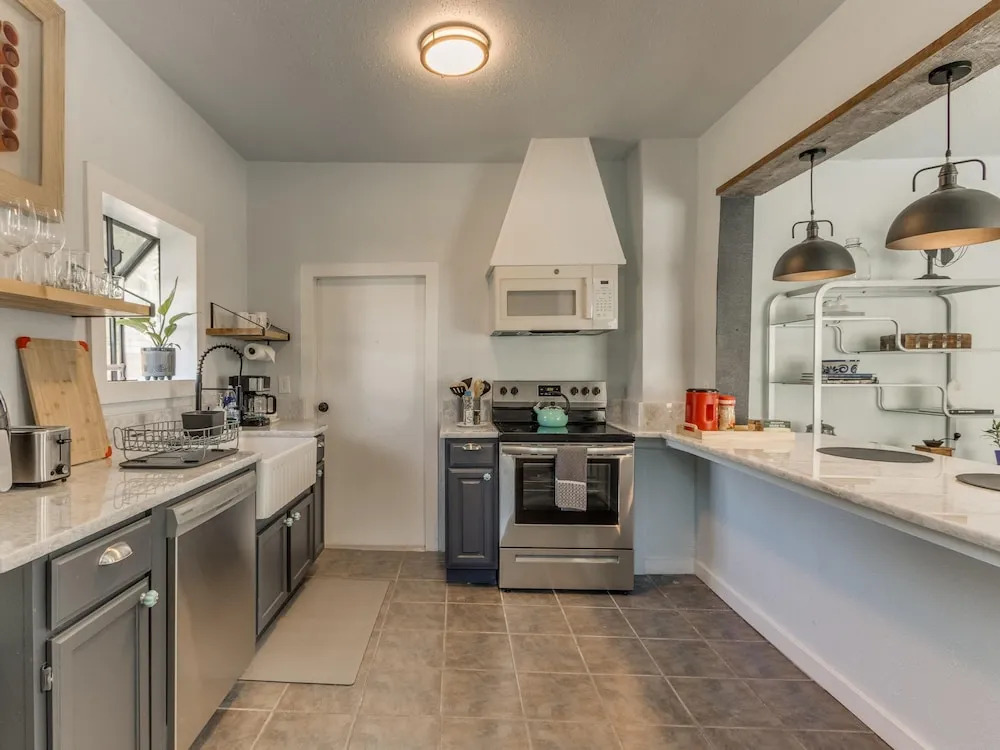 2BR Stylish Retreat in Midtown