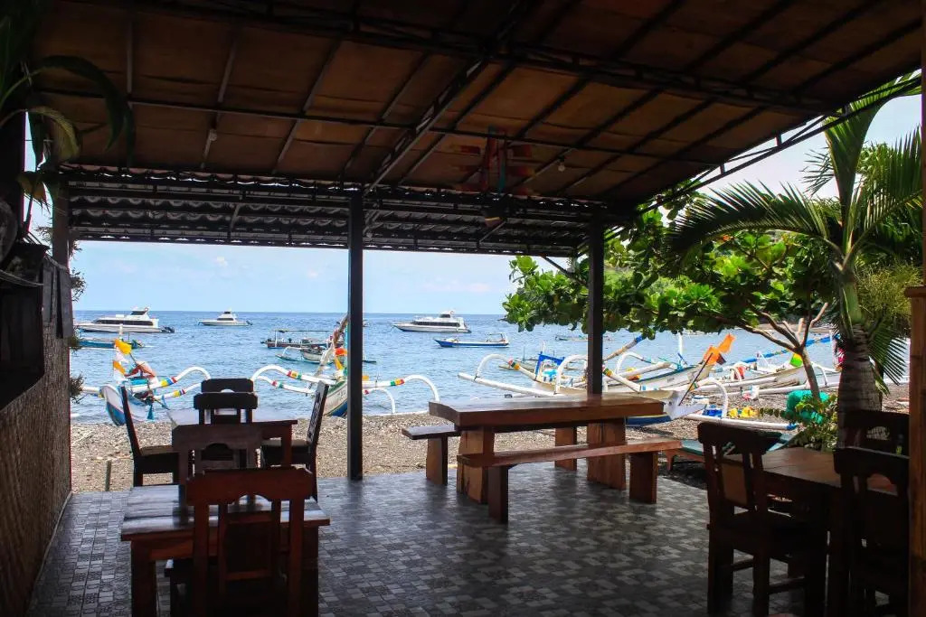 COCONUT BEACH BUNGALOWs & WARUNG 2