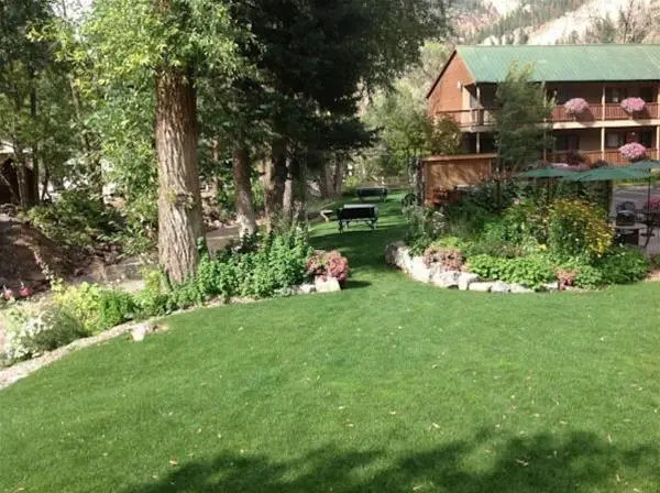 The River's Edge Motel Lodge & Resort