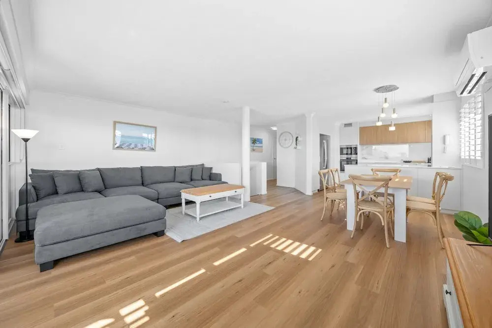 Stylish 4-bed Townhouse With Panoramic Ocean Views
