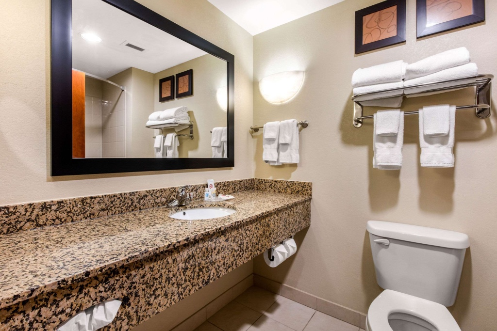 Comfort Suites Manchester near Arnold AFB