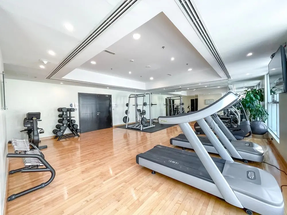 Refined 1BR Retreat in The Point Tower - Marina