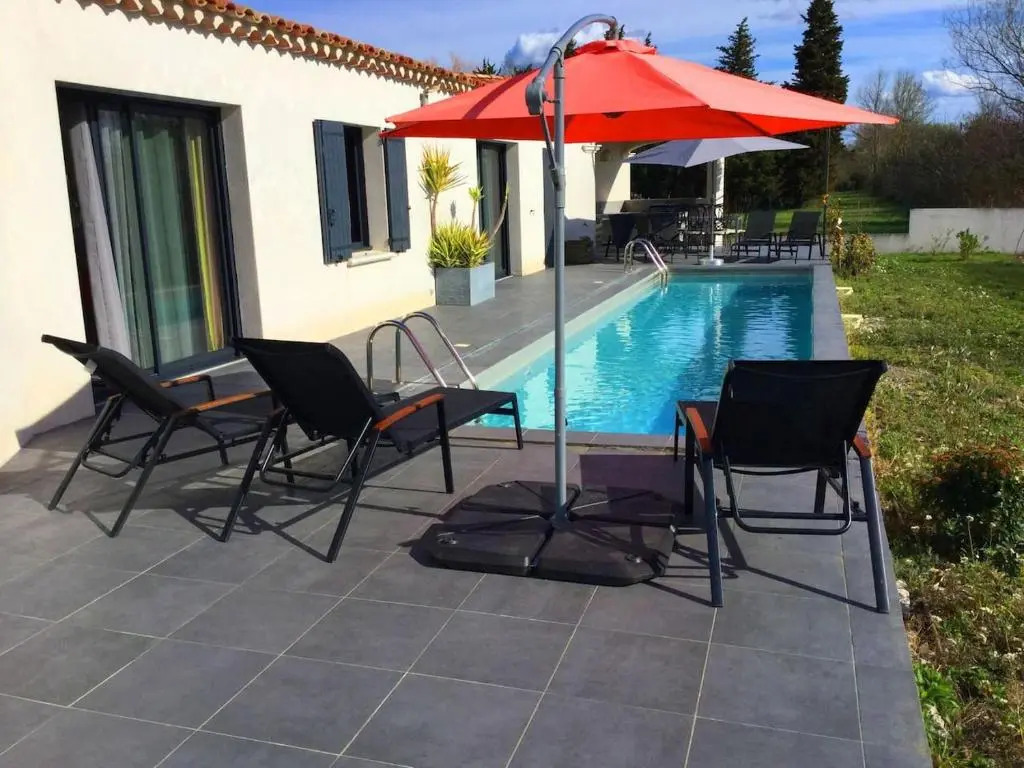 charming family house with pool located at Lisle sur la sorgue - sleeps 8