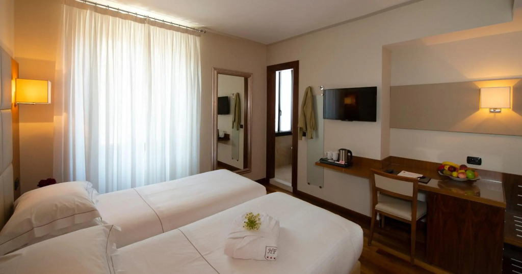Отель Fenice Milano