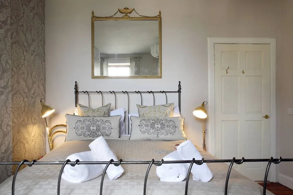 JOIVY Edinburgh Spacious Apartment - Royal Mile
