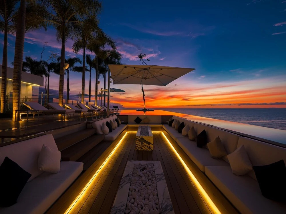 Pier 57-706 Spectacular Penthouse Romantic Zone Ocean Views