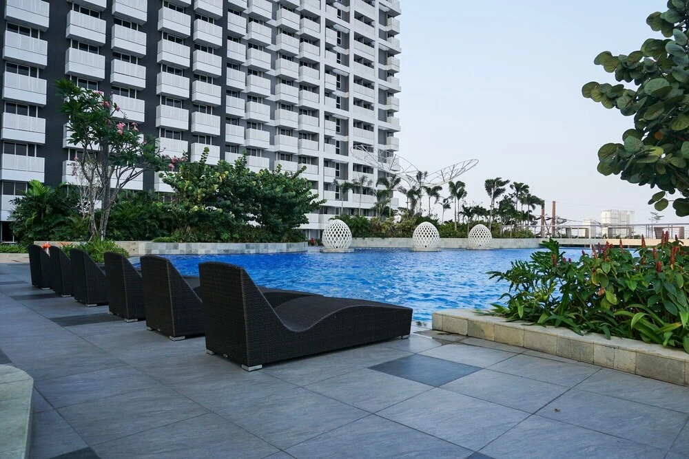 Spacious 1BR with Japandi Design at West Vista Apartment By Travelio