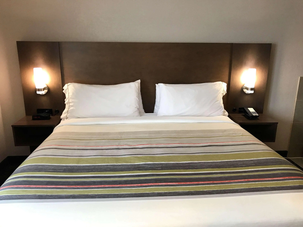 Country Inn & Suites by Radisson, Mt Pleasant-Racine West, WI