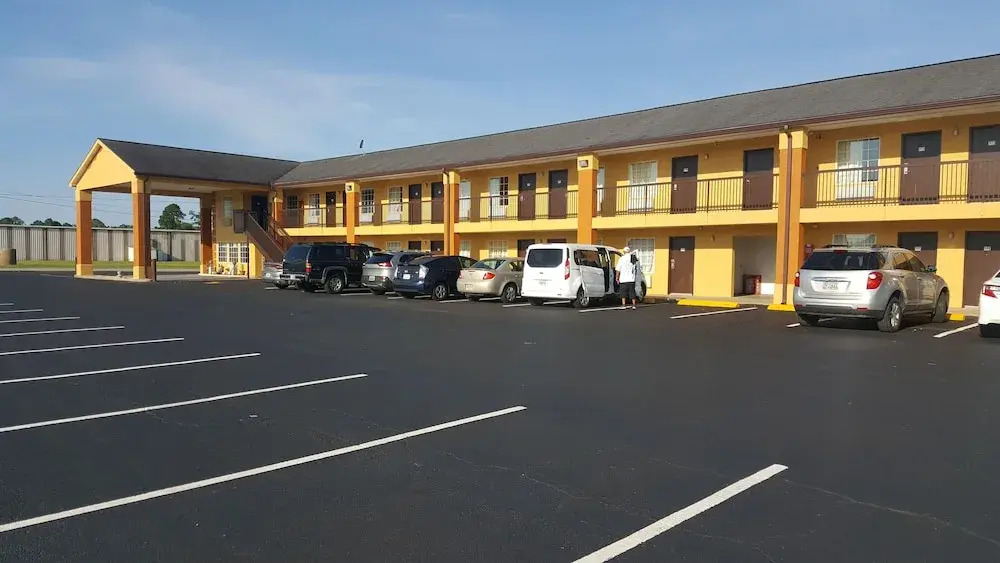 Super 8 Pelham