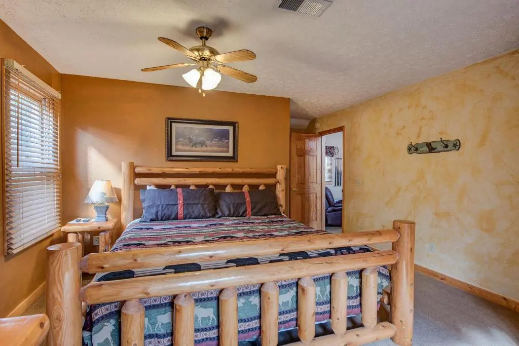 The Moose is Loose, 4 Bedrooms, Mountain View, Hot Tub, Sleeps 10