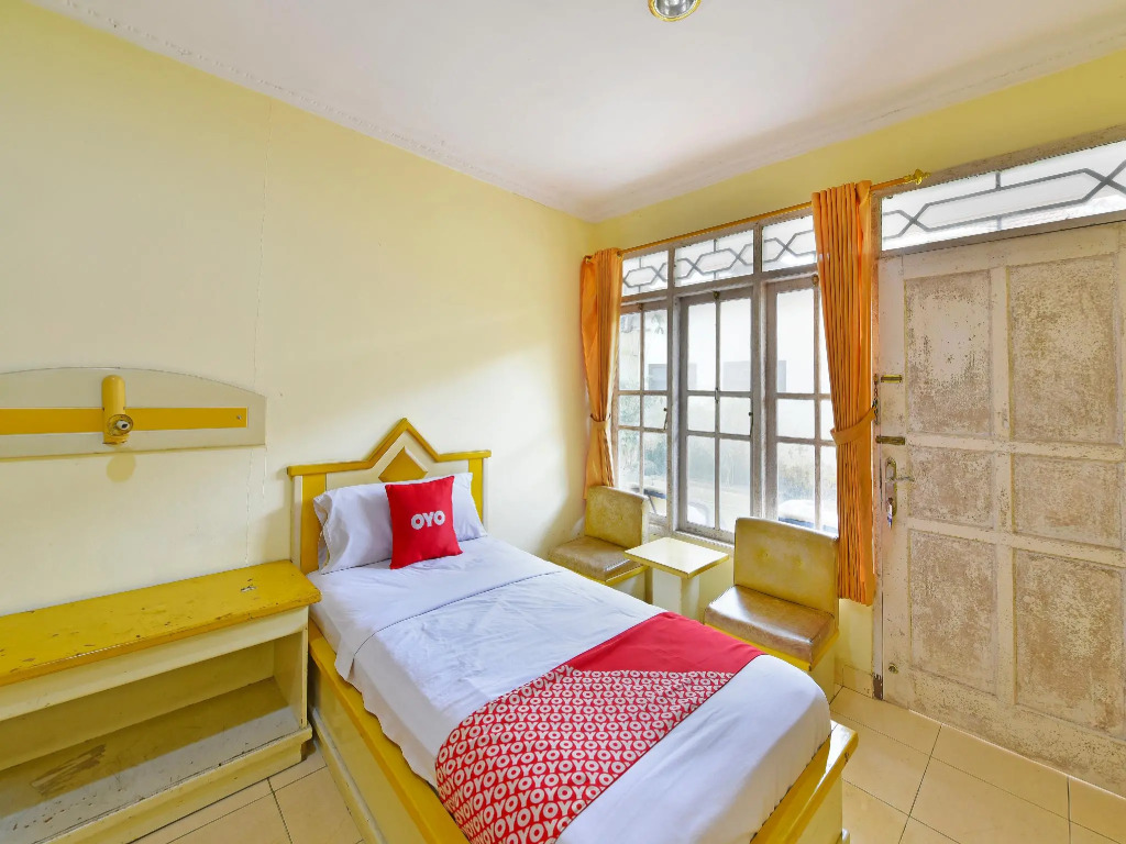 Hotel Mutiara by OYO Rooms