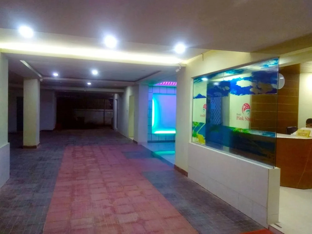 Hotel Pink Shore