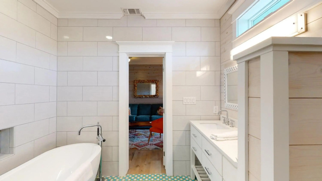 SE831 Huge and Upscale Home with Heated Private Pool in the Heart of Port A