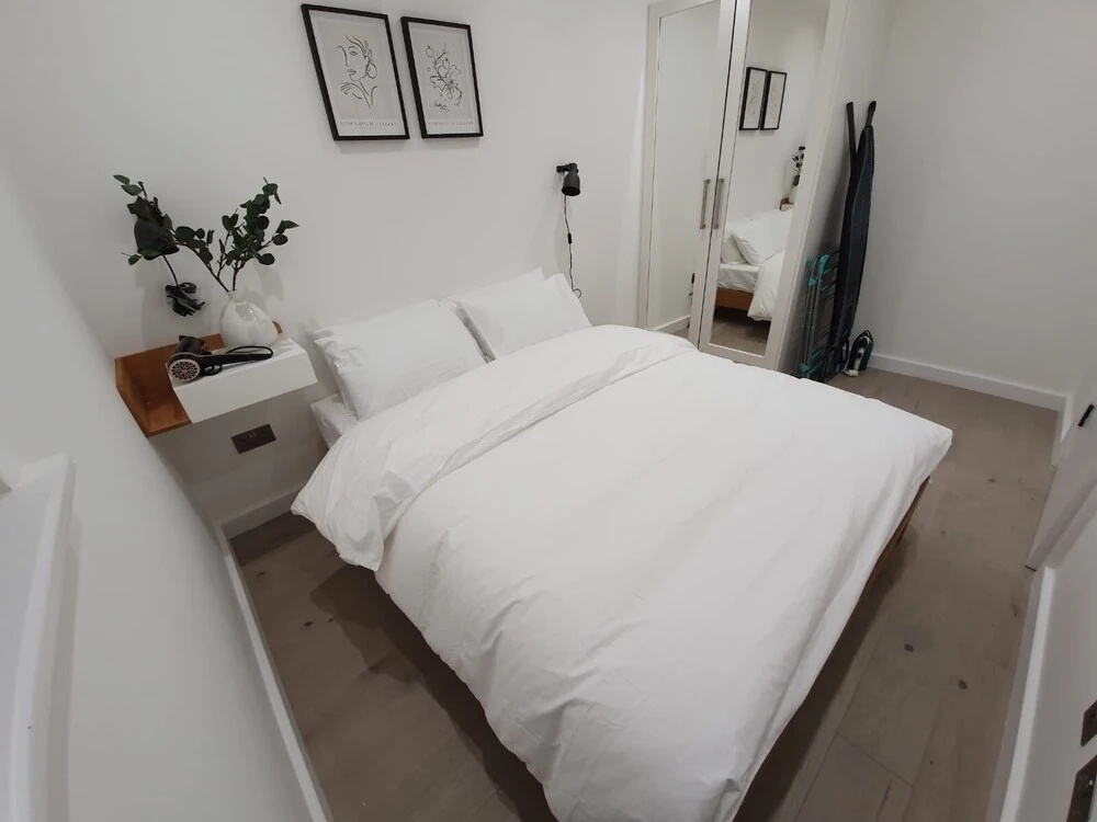 Perfect Holiday Escape - 1 and 2 Bedroom Deluxe Apartments at Liverpool Street