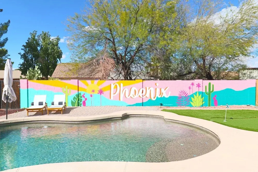 Karen in Phoenix With 4 Bedrooms and 2 Bathrooms