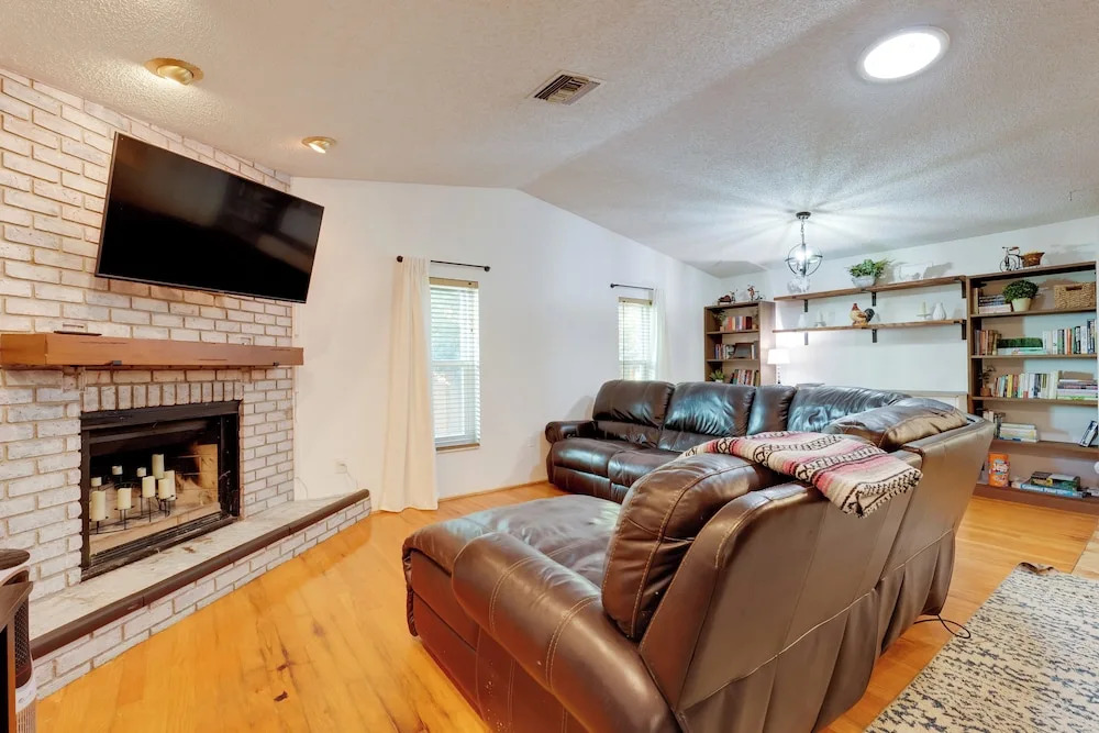 Pool & Patio Access: Breezy Getaway in Palm Harbor