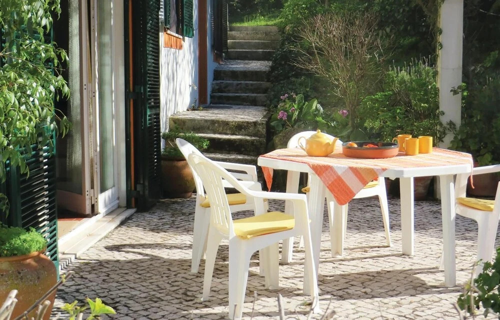 Stunning Home in Urzal- Carvoeira With 2 Bedrooms and Wifi