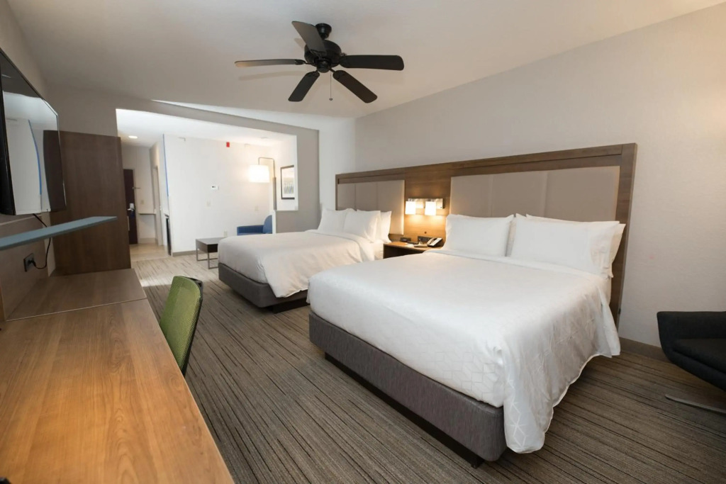 Holiday Inn Express Hotel & Suites Clinton by IHG