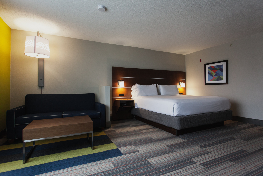 Holiday Inn Express & Suites Atlanta Perimeter Mall Hotel by IHG