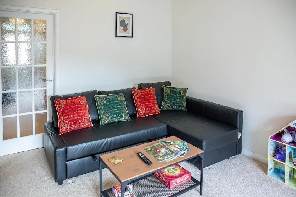 3BR Detached Bungalow w/Parking