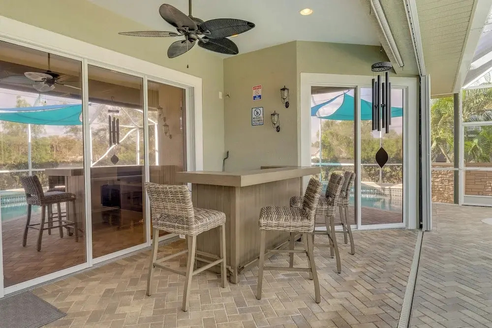 Grill-chill-splash: Your Port Charlotte Paradise!