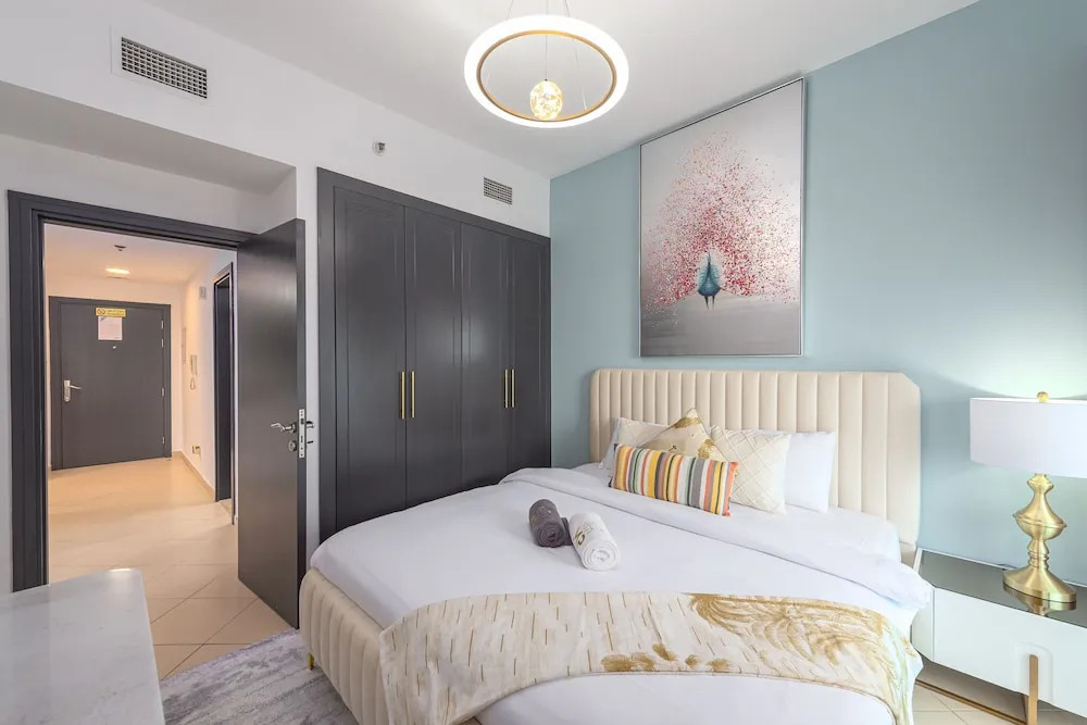 Marina View Spacious 1 BR Near Metro Apartments
