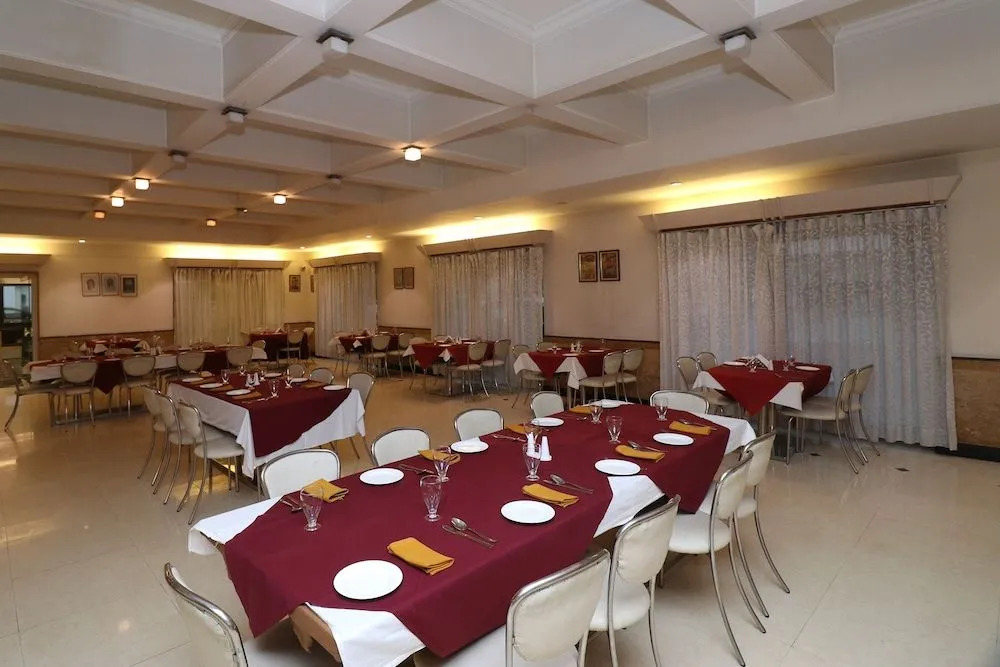 Capital O 1796 Grand Hotel