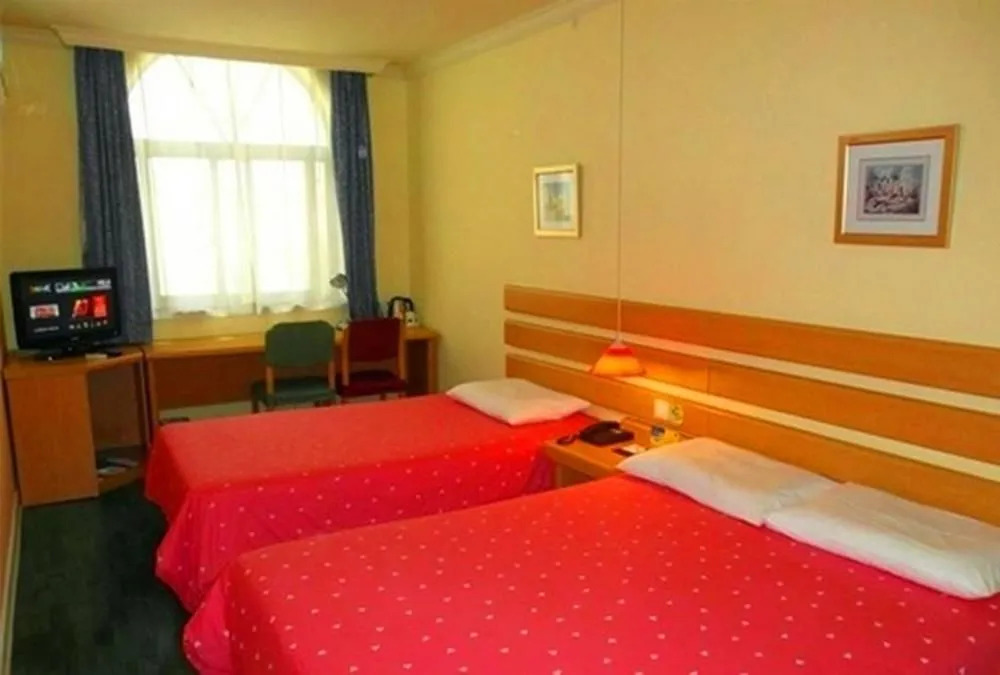 Home Inn Sanya Jiefang Third Road Pedestrian Street