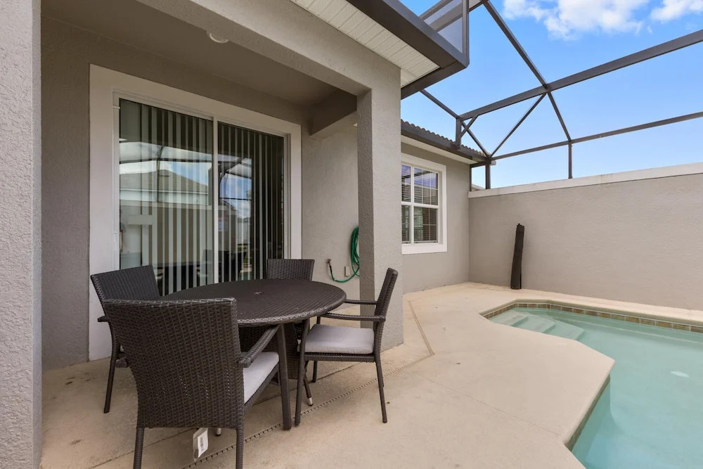 Tr_543r Scenic Champion 5 Bedroom Townhouse