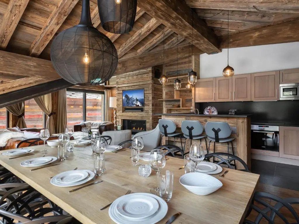 Chalet luxueux avec 5 chambres, hammam, cheminée et grande terrasse au cœur de Val dIsère - FR-1-567-34