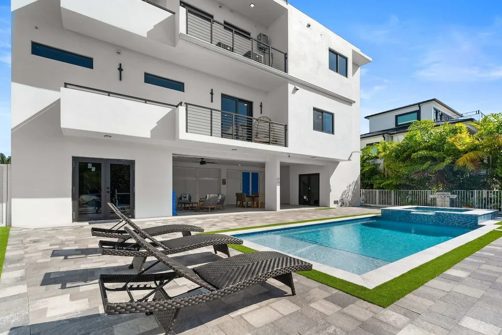 Ocean Muse Lux Waterfront Escape Pool Dock