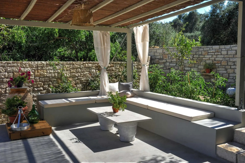 Leonora House by PaxosRetreats