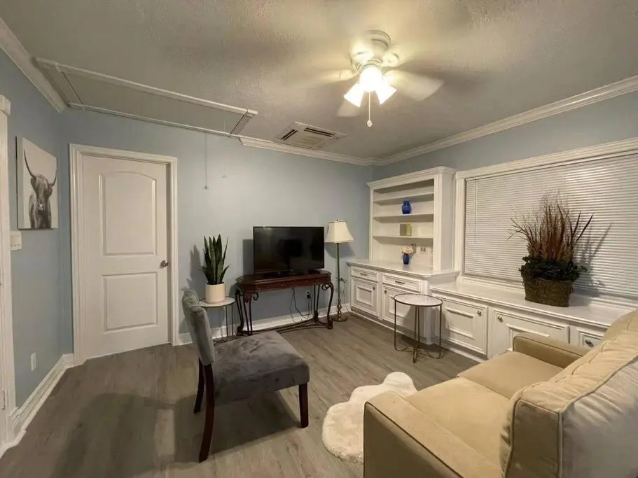 New decorated Guest Suite unit C close to Katy Mills