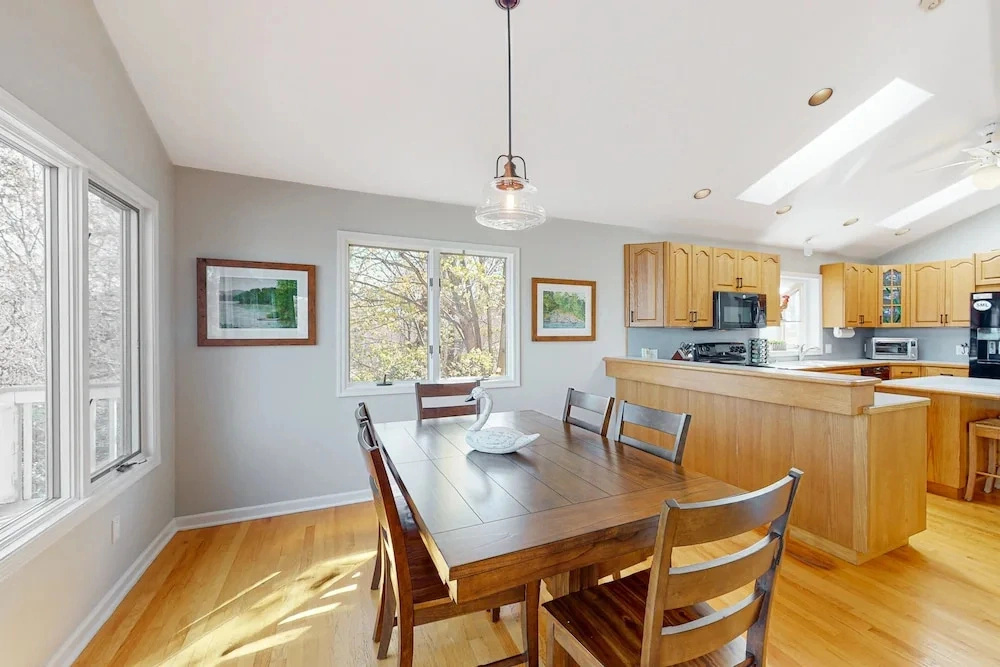 The Lake House on Sunset Point - Lakefront Home With Private Dock & Pool Table