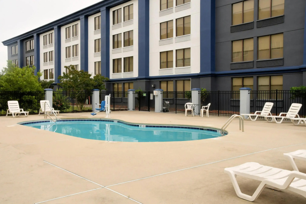 Clarion Pointe Jacksonville near Camp Lejeune